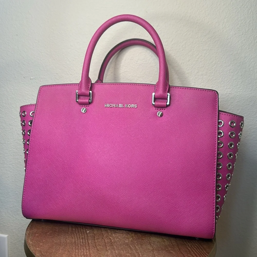 MICHAEL KORS SELMA Grommet
Saffiano Leather LG Satchel, Fuchsia pink, GUC - Picture 3 of 17